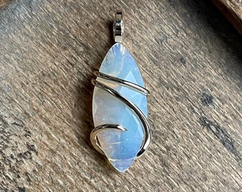 Colgante de oro de 14 k con ópalo Lightning Ridge