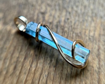 Aquamarine crystal in 14k gold pendant