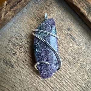 Lepidolite mica in sterling silver pendant