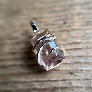 Faceted Oregon sunstone in 14k gold pendant
