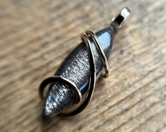 Rainbow sunstone in 14k gold pendant