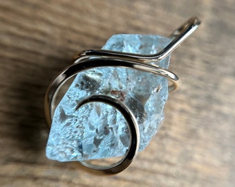 Blue Topaz crystal in 14k gold pendant