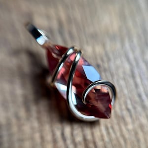 Faceted Oregon sunstone in 14k gold pendant