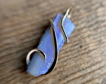Colgante de oro de 14 k con ópalo Lightning Ridge