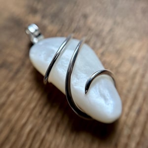 Mother of pearl in sterling silver pendant