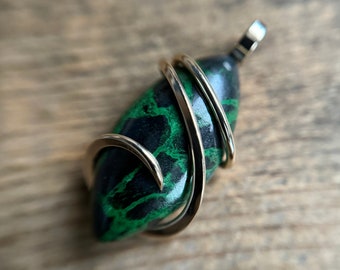 Uvarovite in 14k gold pendant