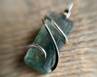 Faceted actinolite quartz in 14k gold pendant