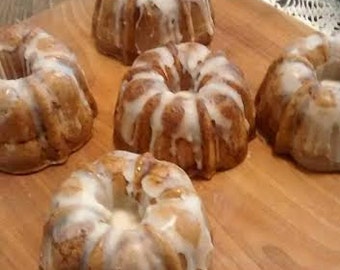 4 Fake Mini Bundt Cakes With Drizzled Frosting (lot of 4)  4"