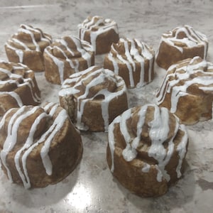 Fake Mini Cinnamon Rolls (lot of 8), drizzled with frosting