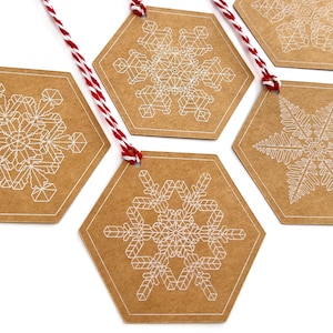 Étiquettes cadeaux flocon de neige, encre blanche sur papier cartonné kraft, lot de 10