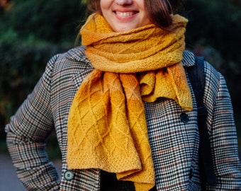 Gradient yellow scarf with rhombus design