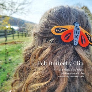Handgestikte vilten vlinderhaarclip: Cottagecore-accessoire