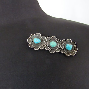 Lange, große, Mitte des 20.Jahrhunderts, Navajo, 3-Stein Natur-Türkis & Sterling Silber Anstecknadel/Brosche
