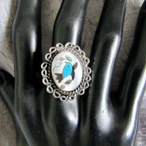 Zuni, vintage, sterlingzilver en met meerdere stenen ingelegde ring Sialia - maat 7 1/4 - gesigneerd