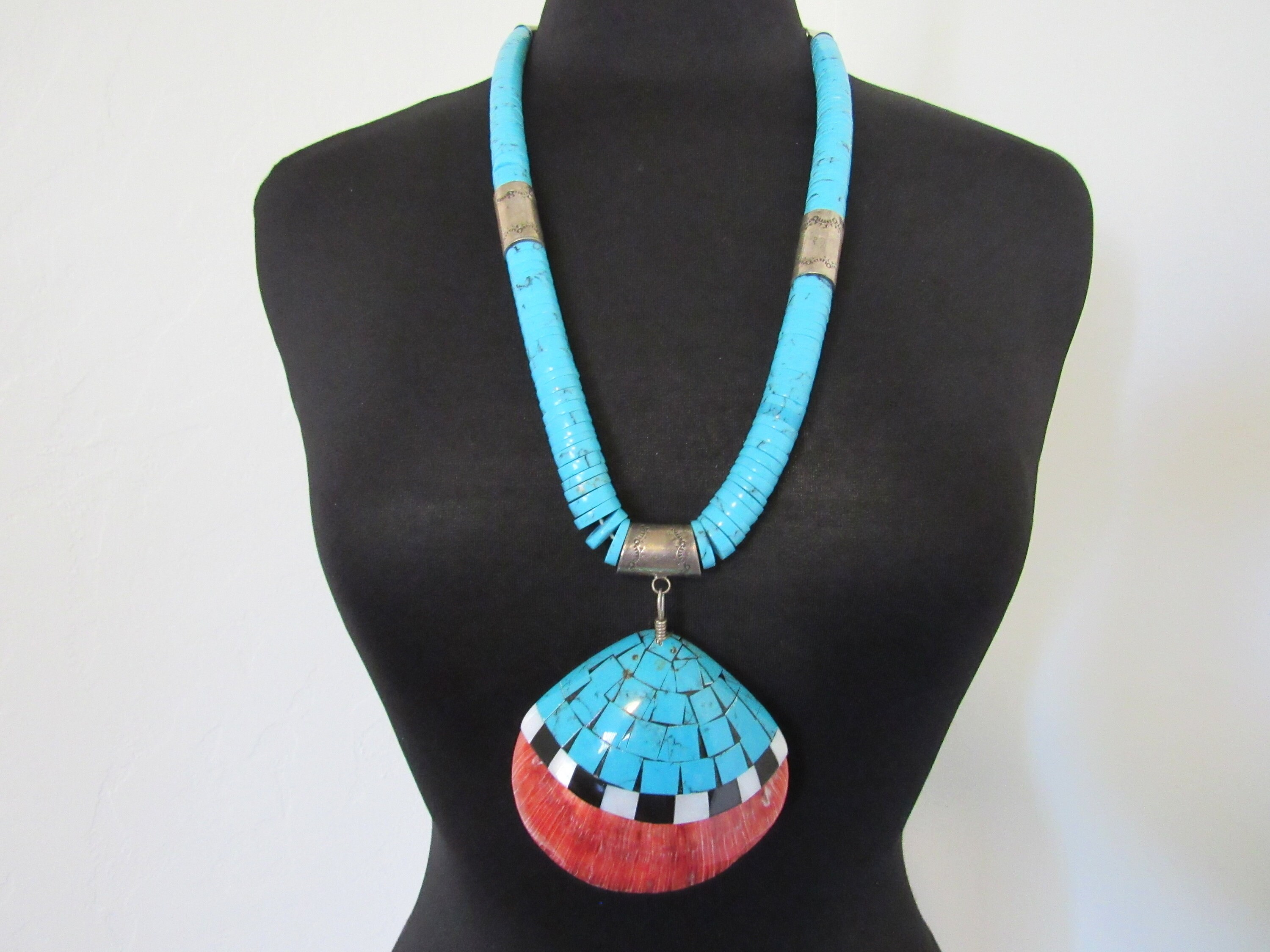 Native American 232 Grams Vintage Santo Domingo Heishi Shell Turquoise Necklace Native American 232 Grams Vintage Santo Domingo Heishi Shell Turquoise Necklace
