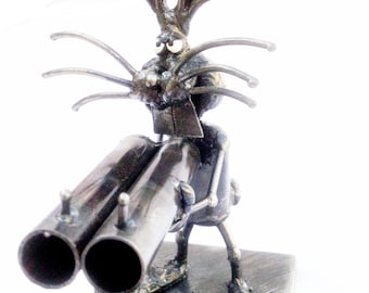 Conejo homicida con escultura de acero de escopeta