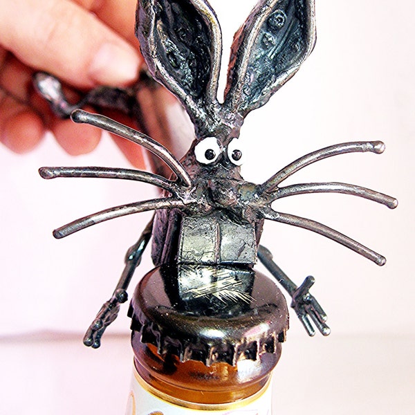 Bottle Opener - Crazy Rabbit fatto a mano in acciaio riciclato