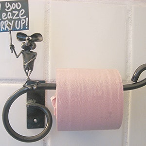 Porte-papier hygiénique avec une souris en acier sculptée unique et amusante, désespérée de fuir !