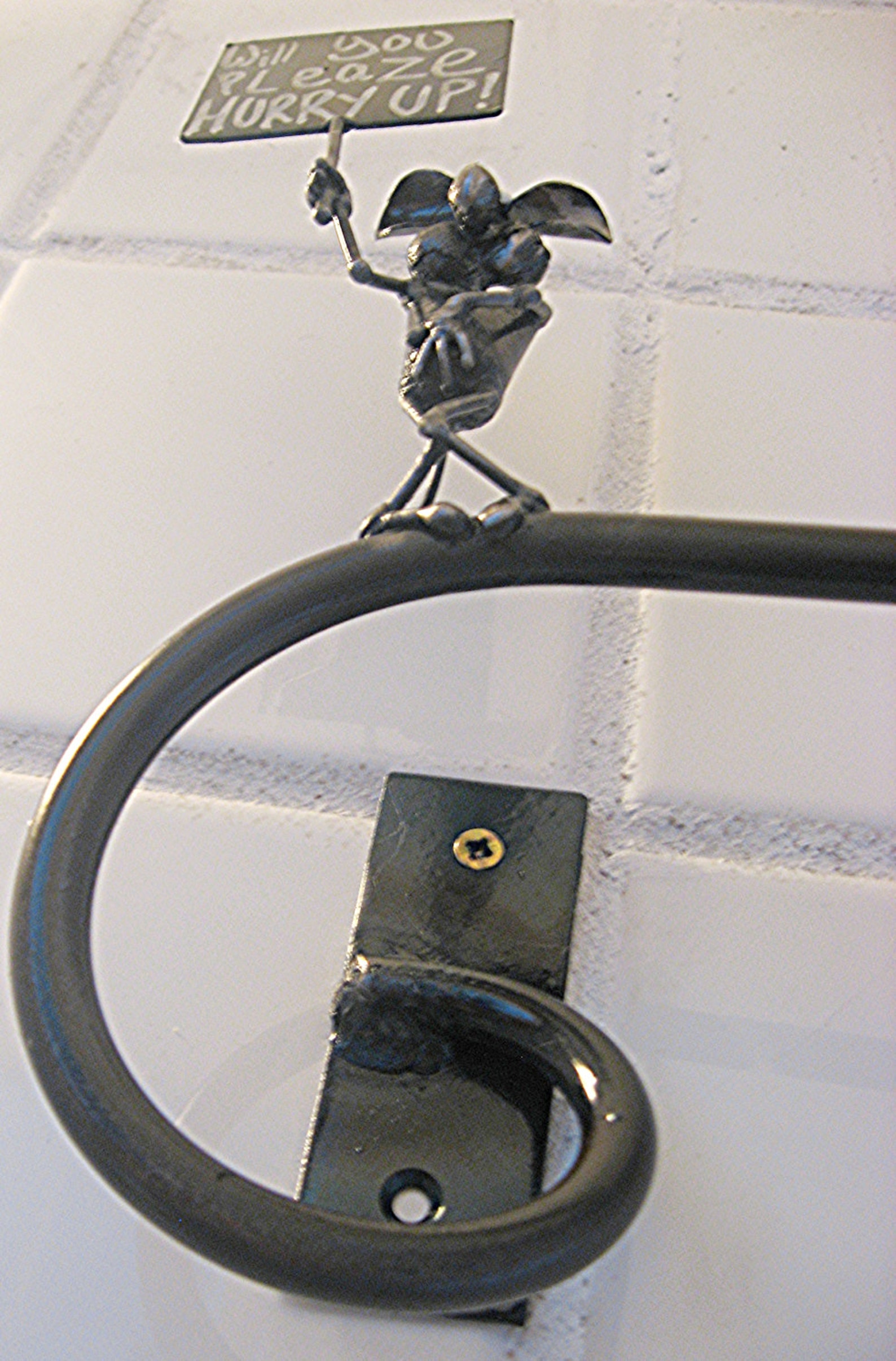 Toilettenpapierhalter Mit Bären-Motiv – Schwarzer Wandhalter Aus Kunstharz, Handbemalt & Naturgetreu