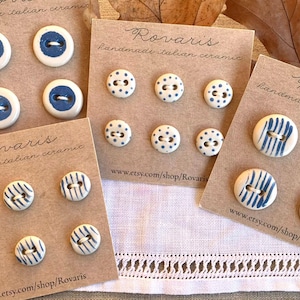 Blått keramiskt knappkort