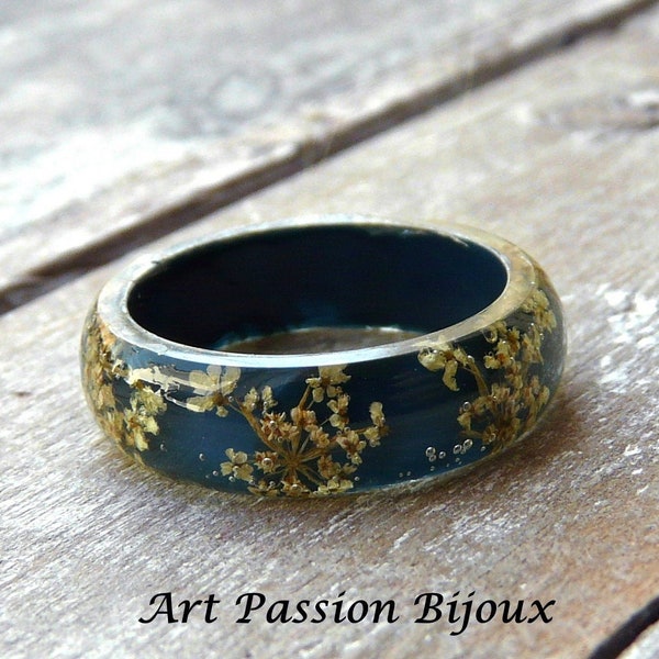 Bague en resine avec des fleurs sechees, bijoux bohemiens ecologiques recyclés, -30% sur frais de port