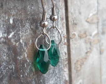 Green crystal drop earrings, minimalist jewelry, stainless steel dangle earrings, made in Italy, 50% off shipping