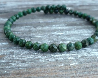 Braccialetto fine in pietra verde mica, bracciale rigido aperto regolabile, gioiello minimalista acciaio, made in Italy, spedizione -50%