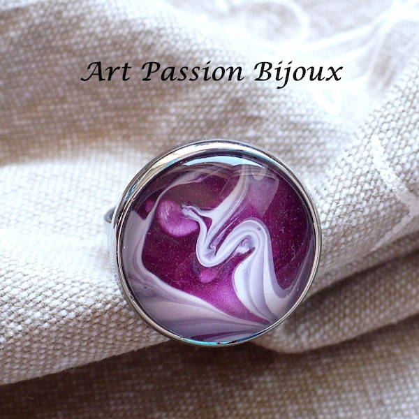 Bague en acier rose fuchsia blanc, avec cabochon en verre peint sur l'eau, bijoux funky boho