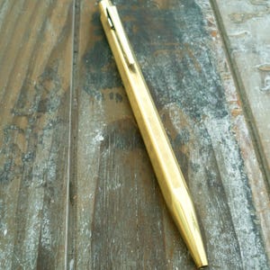 Penna a sfera Caran D’Ache, placcata oro, Ecridor Chevron vintage, Swiss Made