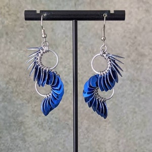 Tiny Scalemaille Chainmaille Earrings (Blue)