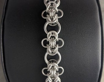 Crowned Byzantine Weave Chainmaille Bracelet