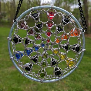 Chainmaille Suncatcher - Silver Maille, Arcobaleno e Cristallo Nero