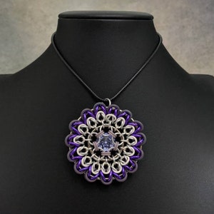 Lila Blume Chainmaille Anhänger