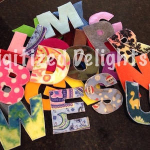 Máquina de bordado de fieltro del alfabeto en el aro Letras de diseño para la educación en el hogar