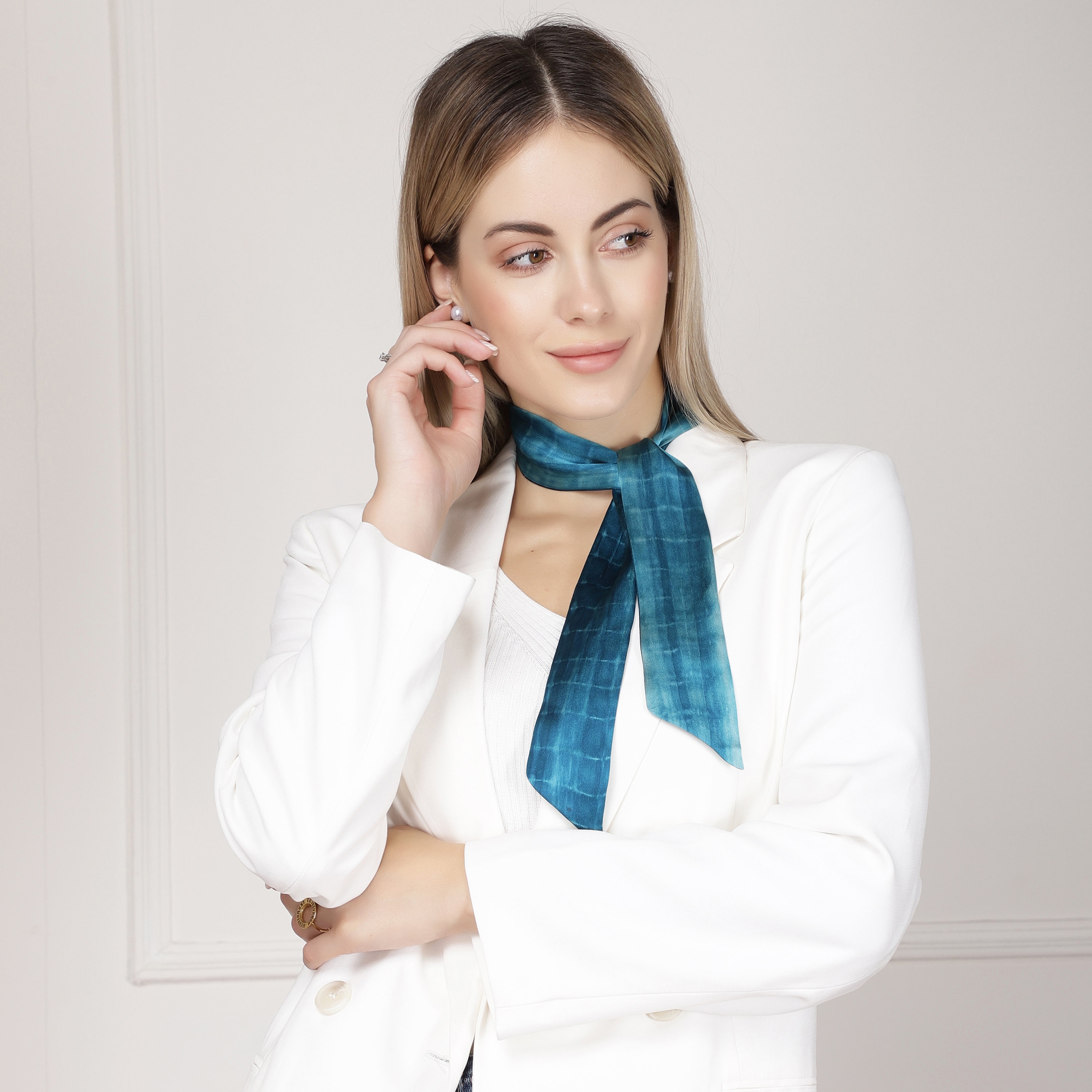 スカーフ A FERRETTI Woman Neck scarf Sky Blue 33011614 0338 Alberta Ferretti Outlet: Neck scarf woman - Black | Alberta