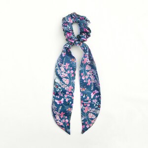 Scrunchie per sciarpa di seta, Scrunchie per sciarpa, Accessori, Dipinto a mano, Fatto a mano, Sciarpa per capelli in seta, Elastico per capelli con fiocco, Sciarpa con nodo, elastico per capelli in seta