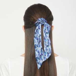 Scrunchie per sciarpa di seta, Scrunchie per sciarpa, Accessori, Dipinto a mano, Fatto a mano, Sciarpa per capelli in seta, Elastico per capelli con fiocco, Sciarpa con nodo, elastico per capelli in seta