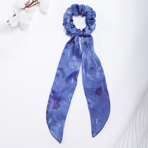 Scrunchie per sciarpa di seta, Scrunchie per sciarpa, Accessori, Dipinto a mano, Fatto a mano, Sciarpa per capelli in seta, Elastico per capelli con fiocco, Sciarpa con nodo, elastico per capelli in seta