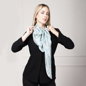 Écharpe 100 % soie, foulard carré, écharpe carrée en soie, écharpe femme, foulard, motif peint à la main, fait main, cadeau pour elle, accessoires, écharpe en soie