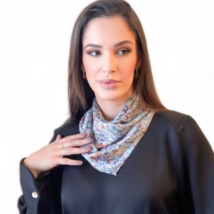 Pañuelo de seda 100 %, pañuelo para el cuello, bandana, pañuelo cuadrado, pañuelo para mujer, pañuelo para la cabeza, pintado a mano, regalo para ella, regalo de Navidad, pañuelo único