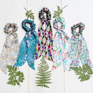 Scrunchie per sciarpa di seta, Scrunchie per sciarpa, Accessori, Dipinto a mano, Fatto a mano, Sciarpa per capelli in seta, Elastico per capelli con fiocco, Sciarpa con nodo, elastico per capelli in seta