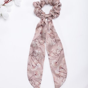 Scrunchie per sciarpa di seta, Scrunchie per sciarpa, Accessori, Dipinto a mano, Fatto a mano, Sciarpa per capelli in seta, Elastico per capelli con fiocco, Sciarpa con nodo, elastico per capelli in seta
