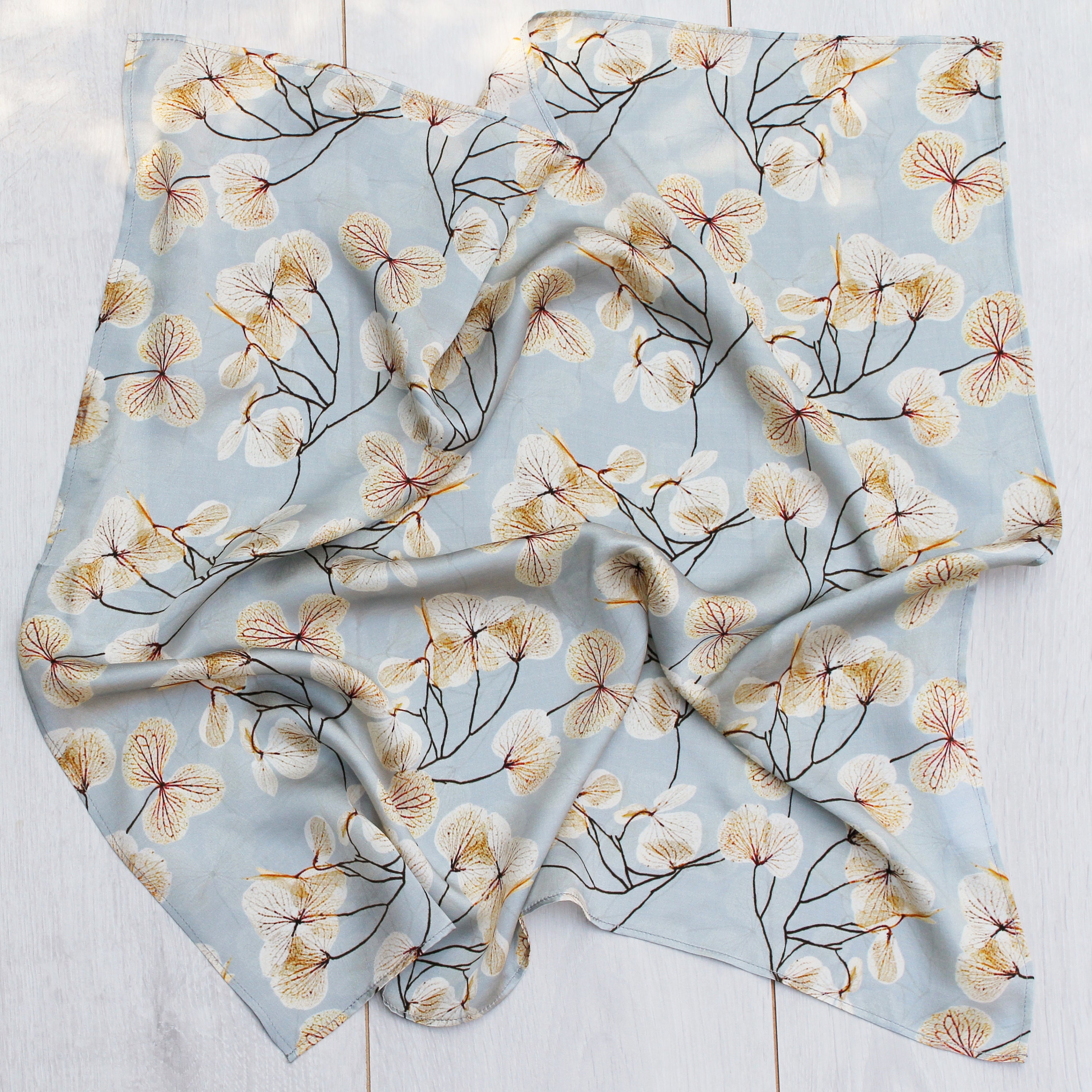 Sciarpa in seta da donna, motivo floreale, by Zwillingsherz accessorio