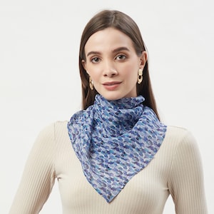 Pañuelo 100% Seda, Pañuelo de cuello, Bandana, pañuelo cuadrado, Pañuelo de mujer, Pañuelo en la cabeza, Pintado a mano, Regalo para ella, Pañuelo azul, Pañuelo único