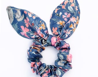 100% mulberry silk scrunchie with bow, bunny ears, knotted bow silk scrunchie, handmade, Hair tie, silk hair tie, luxury silk scrunchie