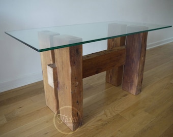 Beistelltisch aus Scheunenholz. Rustikaler Beistelltisch. Tisch aus recyceltem Holz. Beistelltisch mit Glasplatte. Beistelltisch aus Glas. Rustikaler Beistelltisch. Handgefertigter Beistelltisch