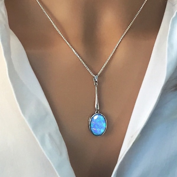 Long collier pendentif opale bleue, opale cabochon ovale, serti sur argent sterling 925, ferme à 16" et 18" Réf : AEP5002