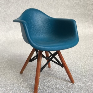 Dolls House Designer Chair