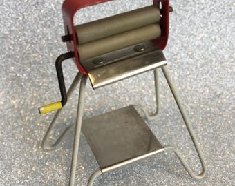 Triang - Dolls House Washing Mangle