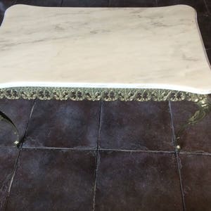 Mesa auxiliar de mármol